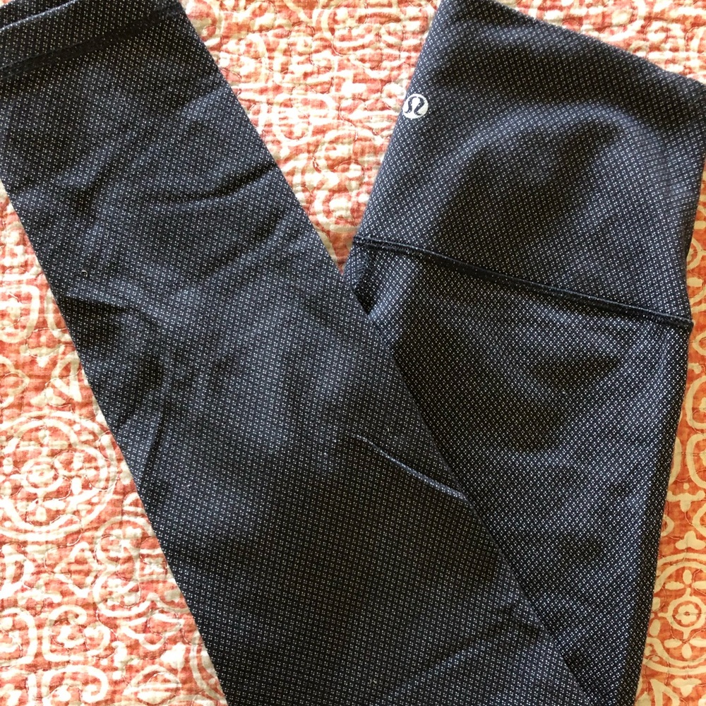 Lululemon Wunder Under Roll Down crop size 6